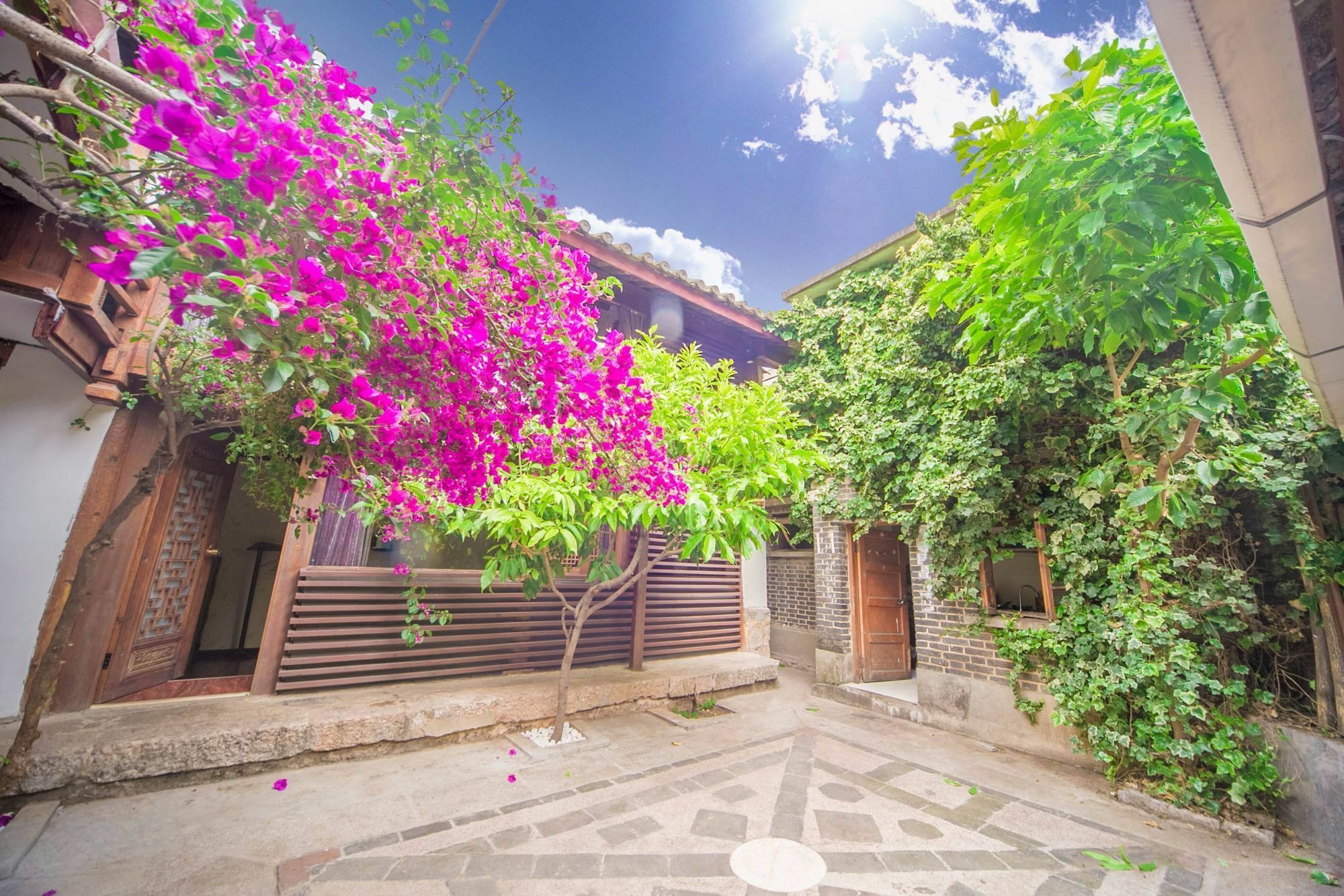 Lijiang Half Moon Bay Inn 外观 照片